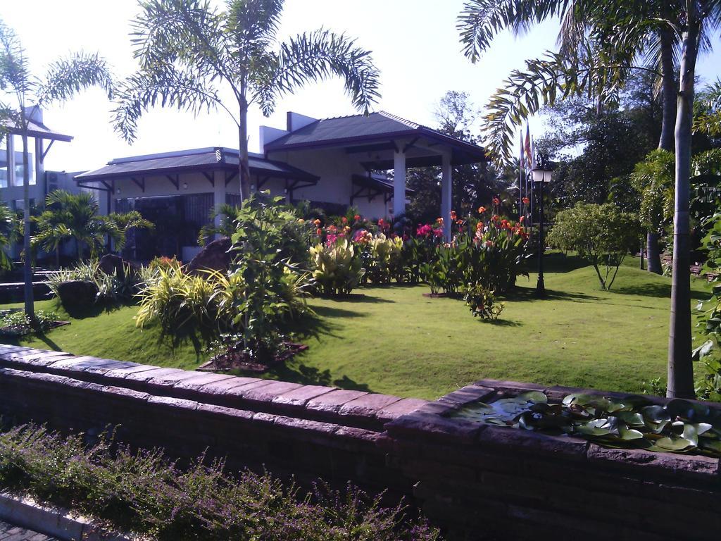 Ruins Chaaya Hotel Polonnaruwa Exterior photo