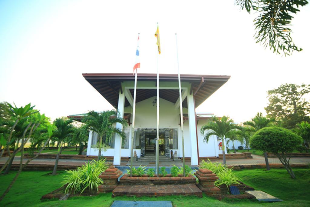 Ruins Chaaya Hotel Polonnaruwa Exterior photo