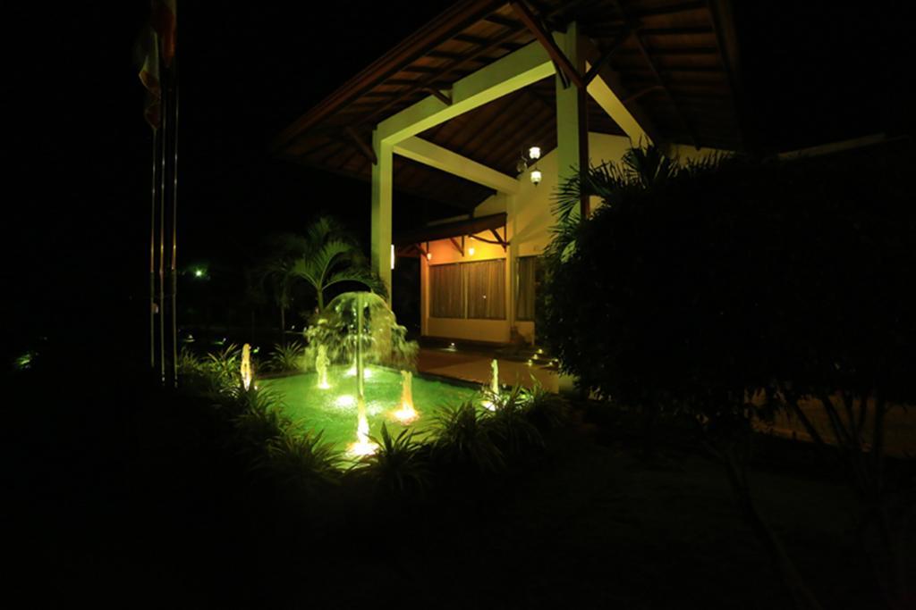 Ruins Chaaya Hotel Polonnaruwa Exterior photo
