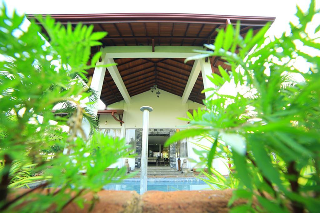 Ruins Chaaya Hotel Polonnaruwa Exterior photo